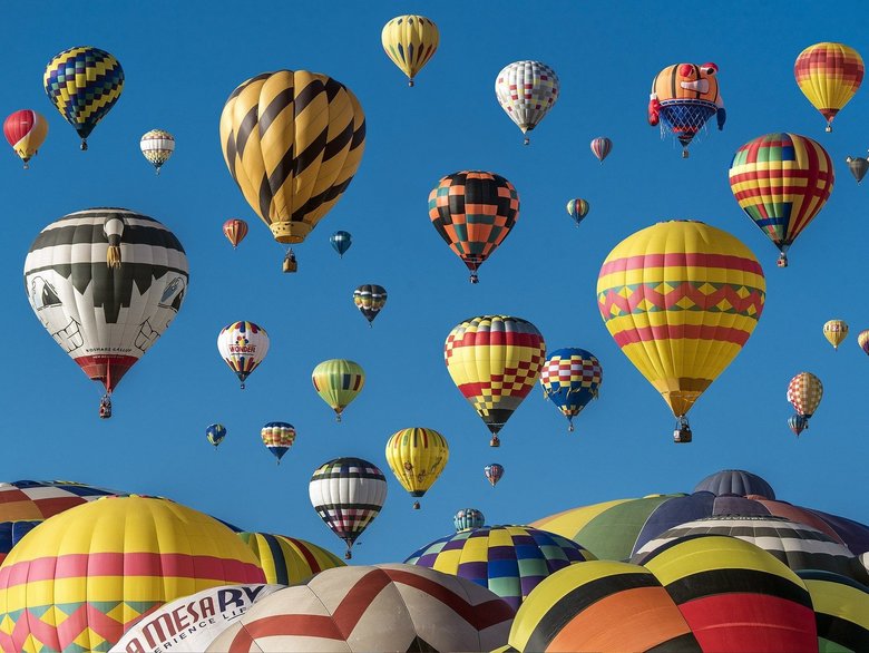 hot-air-balloons-1867279_1920_Bild_von_pexels_auf_pixaby.jpg